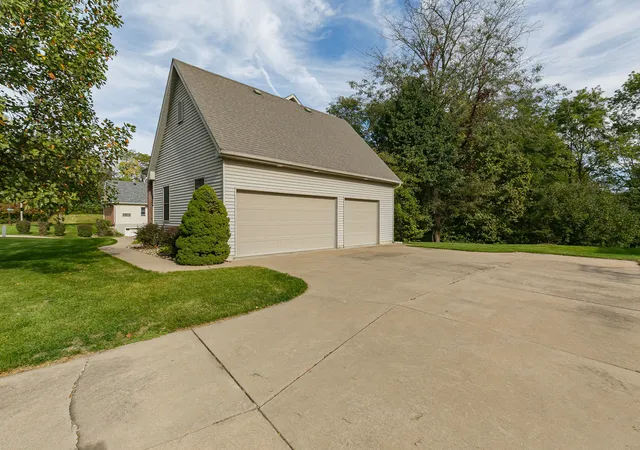 Photo 2 of Single family home for sale at 108 S Barrington Dr, Hampton, IL 61256 | MLS# 12789500 | Listing updated on 2026-10-23