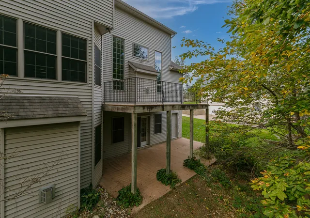 Photo 3 of Single family home for sale at 108 S Barrington Dr, Hampton, IL 61256 | MLS# 12789500 | Listing updated on 2026-10-23