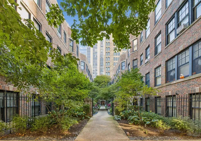 Condo for sale at 2319 N Commonwealth Ave #2W, Chicago, IL 60614 | MLS# 12789501