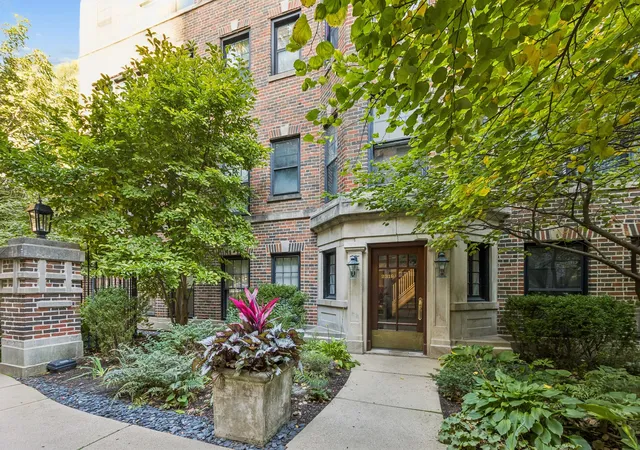 Photo 2 of Condo for sale at 2319 N Commonwealth Ave #2W, Chicago, IL 60614 | MLS# 12789501 | Listing updated on 2026-10-27