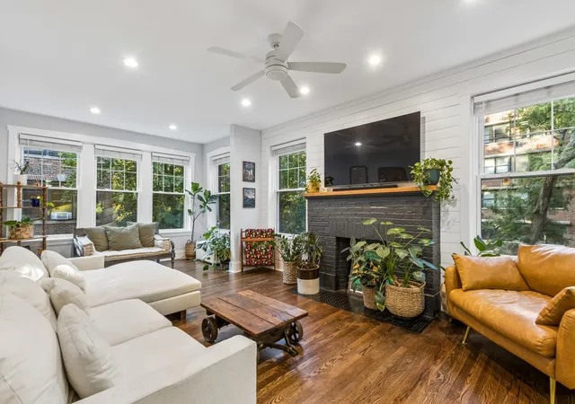 Photo 4 of Condo for sale at 2319 N Commonwealth Ave #2W, Chicago, IL 60614 | MLS# 12789501 | Listing updated on 2026-10-27