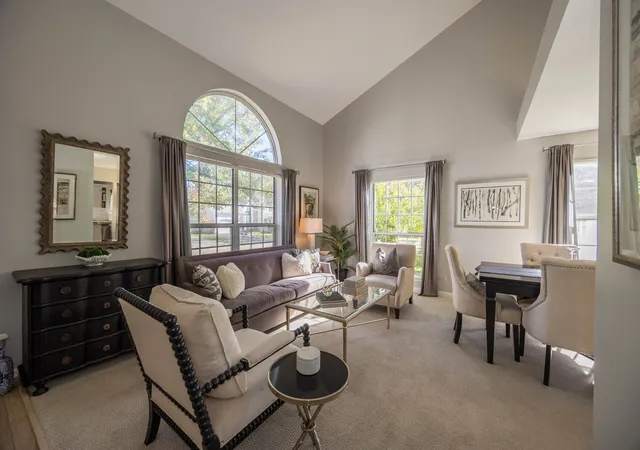 Photo 2 of Townhouse for sale at 650 Sandwedge Pl, Gurnee, IL 60031 | MLS# 12789505 | Listing updated on 2026-10-20