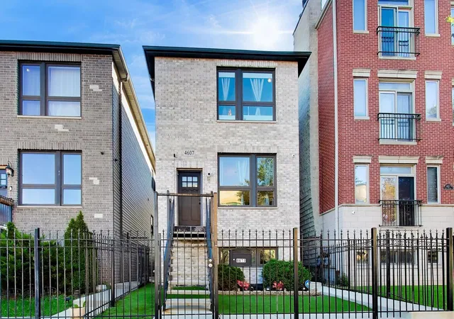 Photo 1 of Single family home for sale at 4607 S Calumet Ave, Chicago, IL 60653 | MLS# 12789514 | Listing updated on 2026-10-22