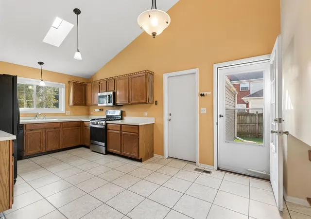 Photo 4 of Single family home for sale at 2625 Midland Dr, Naperville, IL 60564 | MLS# 12789516 | Listing updated on 2026-10-29