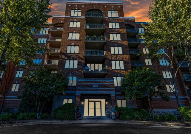 Photo 2 of Condo for sale at 410 S Western Ave #503, Des Plaines, IL 60016 | MLS# 12789519 | Listing updated on 2026-10-23