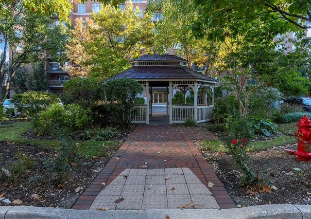 Photo 3 of Condo for sale at 410 S Western Ave #503, Des Plaines, IL 60016 | MLS# 12789519 | Listing updated on 2026-10-23