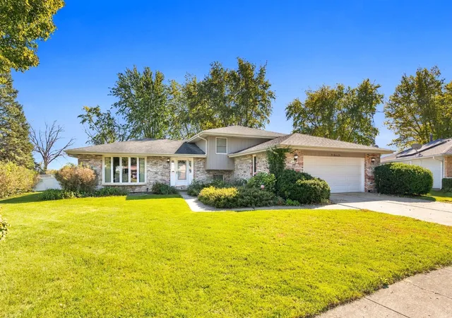 Photo 1 of Single family home for sale at 210 S Menominee Dr, Minooka, IL 60447 | MLS# 12789524 | Listing updated on 2026-10-21