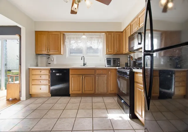 Photo 3 of Single family home for sale at 526 N Edgewood Ave, Lombard, IL 60148 | MLS# 12789527 | Listing updated on 2026-10-22