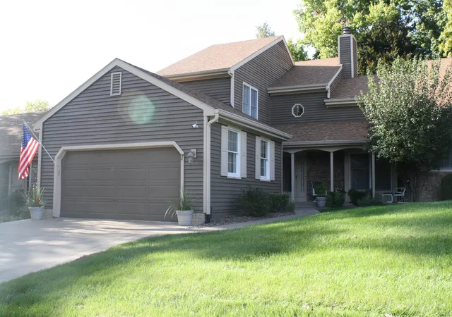 Photo 1 of Townhouse for sale at 7 Thornwood Ct #7, Moline, IL 61265 | MLS# 12789534 | Listing updated on 2026-10-22