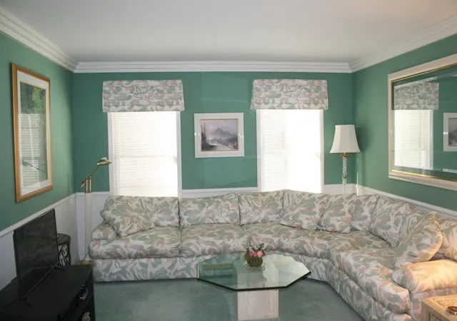Photo 3 of Townhouse for sale at 7 Thornwood Ct #7, Moline, IL 61265 | MLS# 12789534 | Listing updated on 2026-10-22