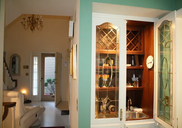 Photo 4 of Townhouse for sale at 7 Thornwood Ct #7, Moline, IL 61265 | MLS# 12789534 | Listing updated on 2026-10-22