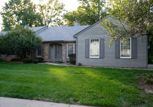 Photo 1 of Condo for sale at 15 Thornwood Ct #15, Moline, IL 61265 | MLS# 12789550 | Listing updated on 2026-10-23