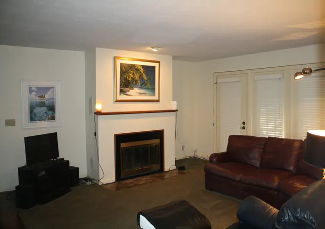 Photo 3 of Condo for sale at 15 Thornwood Ct #15, Moline, IL 61265 | MLS# 12789550 | Listing updated on 2026-10-23