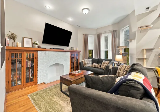 Photo 4 of Condo for sale at 6137 S Kimbark Ave #2, Chicago, IL 60637 | MLS# 12789559 | Listing updated on 2026-10-30