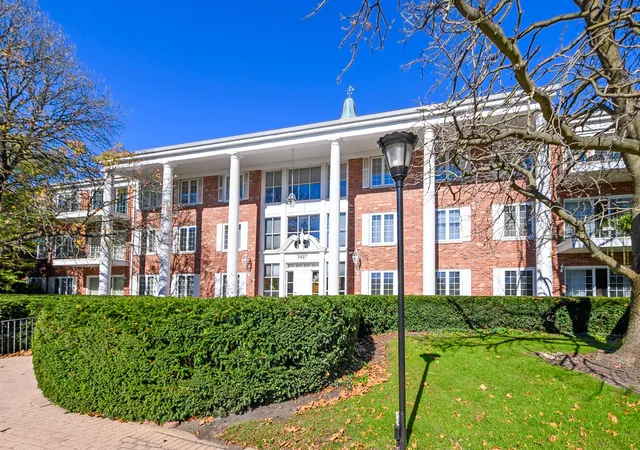 Photo 1 of Condo for sale at 3427 Vollmer Rd #309, Flossmoor, IL 60422 | MLS# 12789573 | Listing updated on 2026-10-20