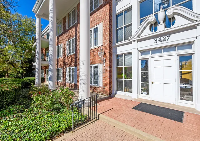 Photo 2 of Condo for sale at 3427 Vollmer Rd #309, Flossmoor, IL 60422 | MLS# 12789573 | Listing updated on 2026-10-20