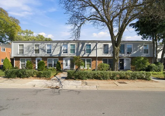 Photo 2 of Condo for sale at 911 Waukegan Rd #B, Deerfield, IL 60015 | MLS# 12789575 | Listing updated on 2026-10-22