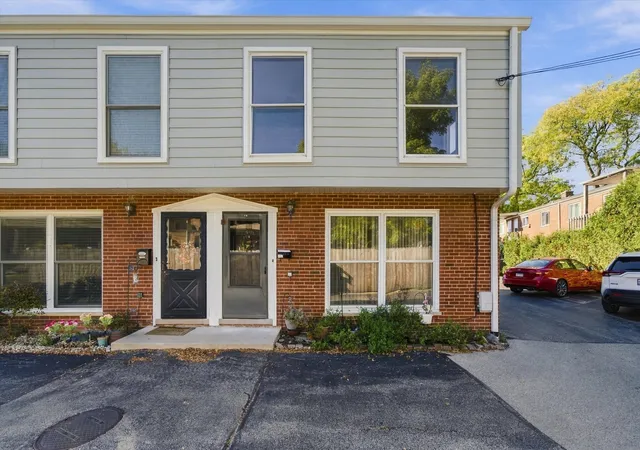 Photo 3 of Condo for sale at 911 Waukegan Rd #B, Deerfield, IL 60015 | MLS# 12789575 | Listing updated on 2026-10-22