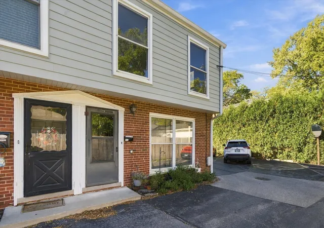 Listing Photo 4 - Condo for sale in building located at 911 Waukegan Rd, Deerfield, IL 60015 - Unit #B
