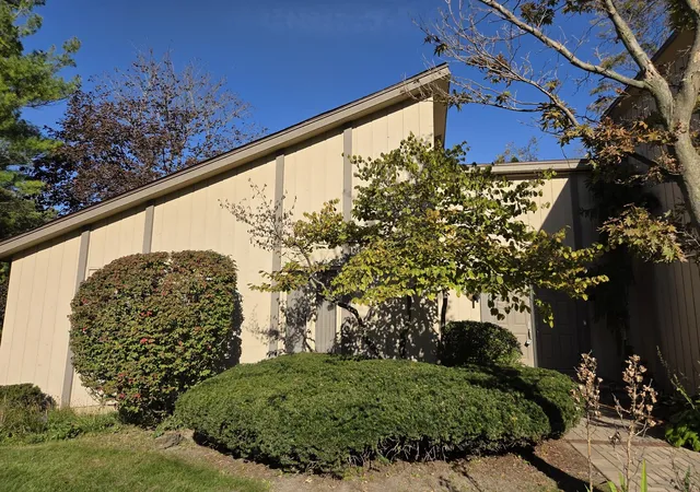 Photo 3 of Sale Pending at 5099 Whittier Ln, Rockford, IL 61114 | MLS# 12789576 | Listing updated on 2026-10-21