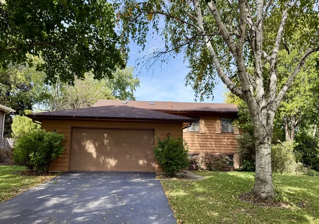 Single family home for sale at 818 Horne St, St. Charles, IL 60174 | MLS# 12789581