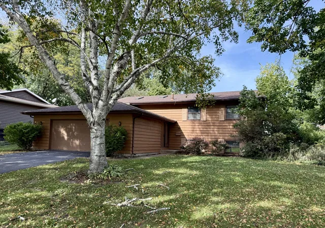 Photo 1 of Single family home for sale at 818 Horne St, St. Charles, IL 60174 | MLS# 12789581 | Listing updated on 2026-10-22