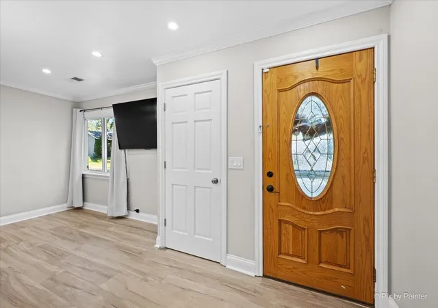 Photo 3 of Single family home for sale at 5892 Chatsworth Ct, Hanover Park, IL 60133 | MLS# 12789584 | Listing updated on 2026-10-22