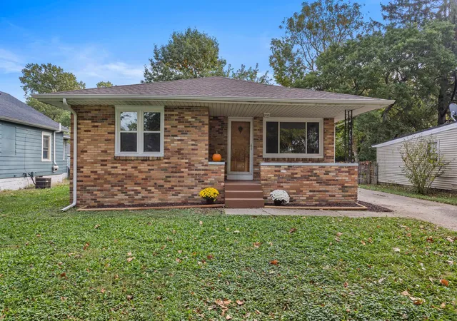 Photo 1 of Single family home for sale at 310 S Garfield Ave, Champaign, IL 61821 | MLS# 12789593 | Listing updated on 2026-10-28