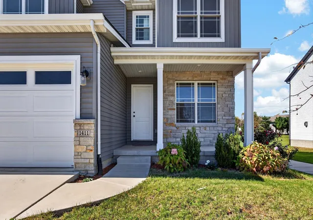 Photo 2 of Single family home for sale at 1411 Lincoln Park Dr, Bloomington, IL 61705 | MLS# 12789606 | Listing updated on 2026-10-22