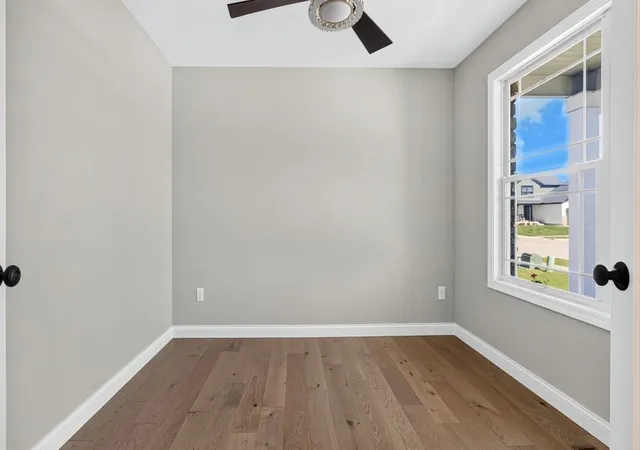 Photo 4 of Single family home for sale at 1411 Lincoln Park Dr, Bloomington, IL 61705 | MLS# 12789606 | Listing updated on 2026-10-23