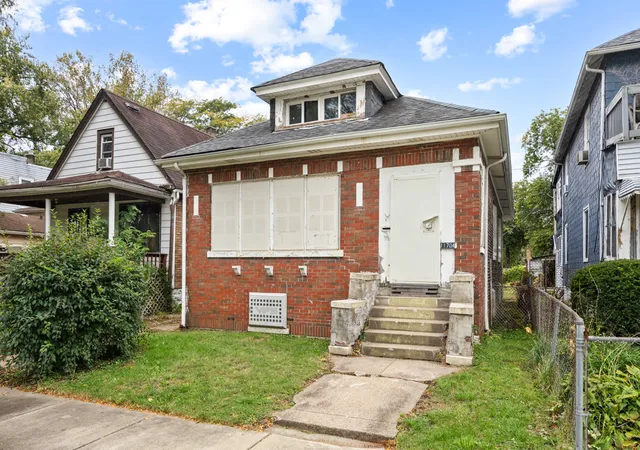 Photo 1 of Single family home for sale at 11704 S Peoria St, Chicago, IL 60643 | MLS# 12789620 | Listing updated on 2026-10-23