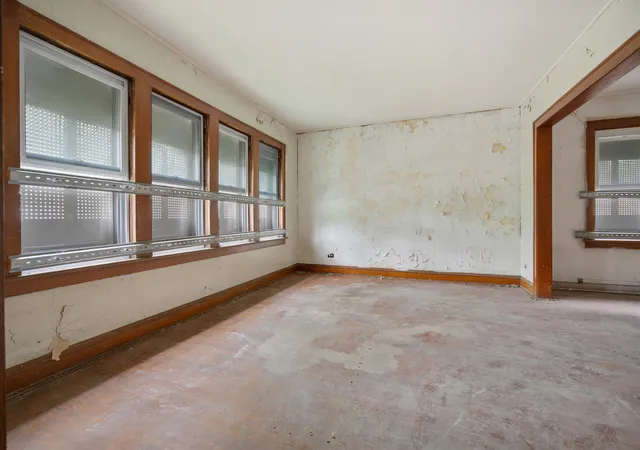 Photo 4 of Single family home for sale at 11704 S Peoria St, Chicago, IL 60643 | MLS# 12789620 | Listing updated on 2026-10-23