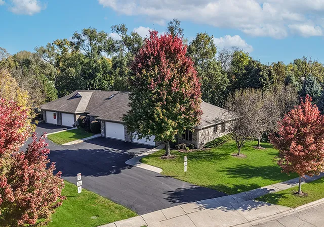 Photo 1 of Townhouse for sale at 133 Batson Ct, New Lenox, IL 60451 | MLS# 12789625 | Listing updated on 2026-10-23