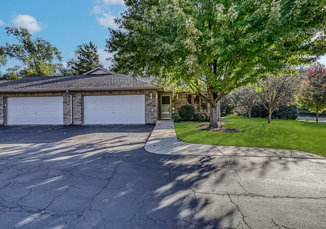 Photo 2 of Townhouse for sale at 133 Batson Ct, New Lenox, IL 60451 | MLS# 12789625 | Listing updated on 2026-10-23