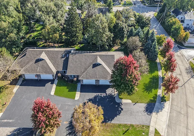 Photo 3 of Townhouse for sale at 133 Batson Ct, New Lenox, IL 60451 | MLS# 12789625 | Listing updated on 2026-10-23