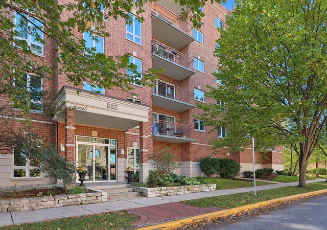 Photo 2 of Condo for sale at 1327 E Washington St #305, Des Plaines, IL 60016 | MLS# 12789626 | Listing updated on 2026-10-22
