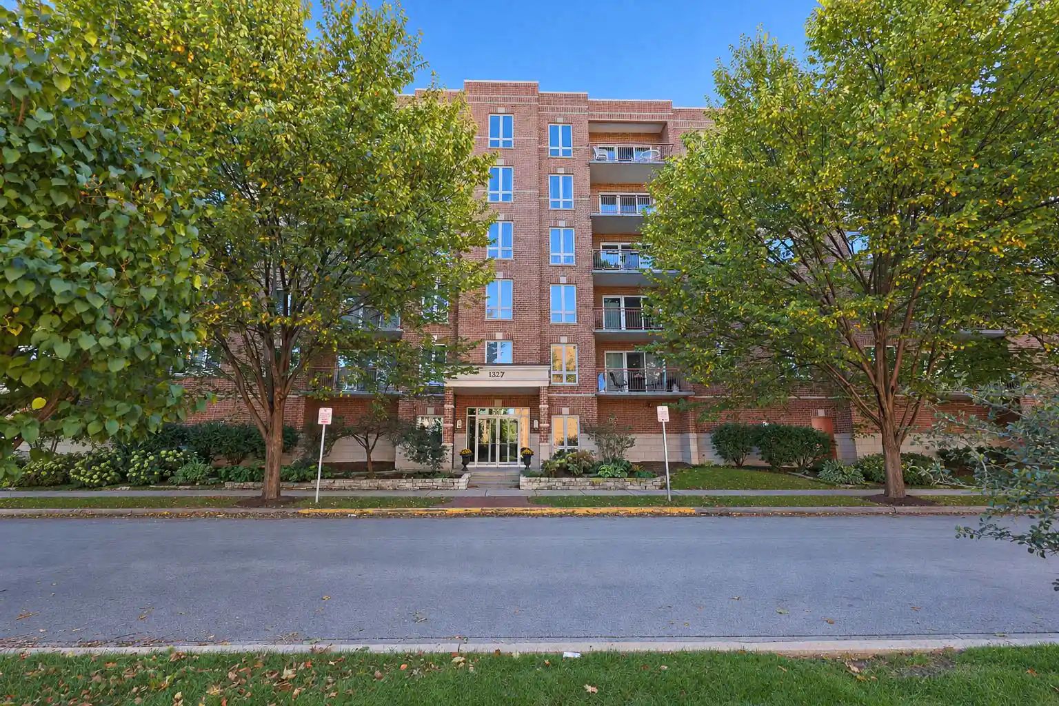 Listing Photo 36 - Condo for sale in 1327 E Washington St located at 1327 E Washington St, Des Plaines, IL 60016 - Unit #305