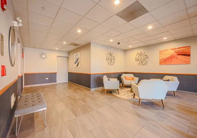 Listing Photo 4 - Condo for sale in building located at 1327 E Washington St, Des Plaines, IL 60016 - Unit #305