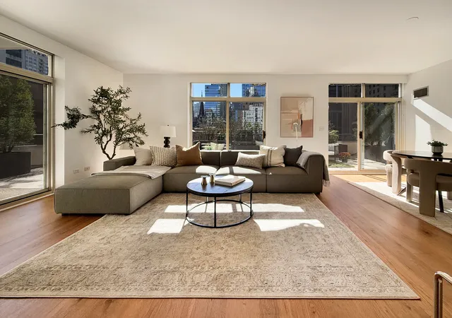 Listing Photo 5 - Condo for sale in building located at 21 W Chestnut St, Chicago, IL 60610 - Unit #510