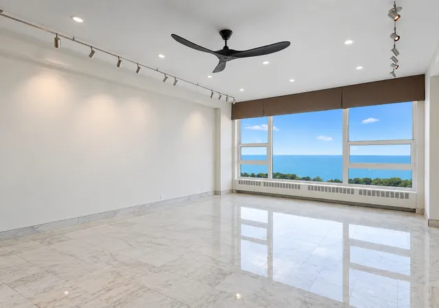 Listing Photo 5 - Condo for sale at Lakeview Court, Unit 17F 3180 N Lake Shore Dr, Lakeview Court, Chicago, IL 60613 | Built Year: 1954-1998