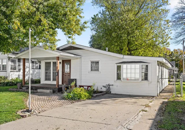 Photo 1 of Single family home for sale at 209 Iowa Ave, Streator, IL 61364 | MLS# 12789646 | Listing updated on 2026-10-29