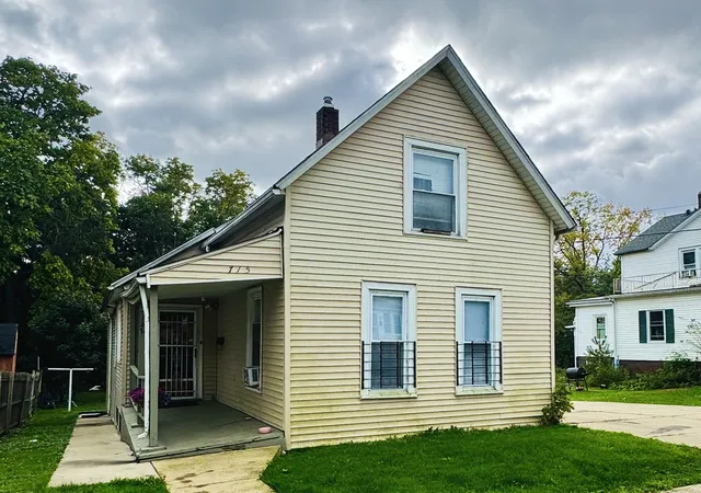 Photo 1 of Single family home for sale at 715 Bluff St, Waukegan, IL 60085 | MLS# 12789648 | Listing updated on 2026-10-21