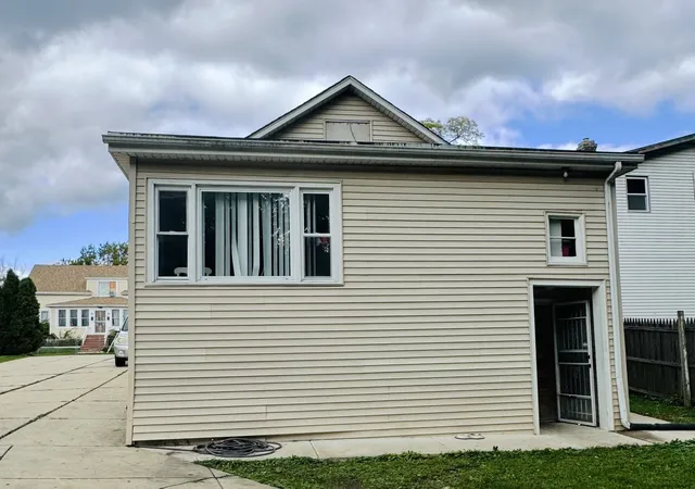 Photo 2 of Single family home for sale at 715 Bluff St, Waukegan, IL 60085 | MLS# 12789648 | Listing updated on 2026-10-21