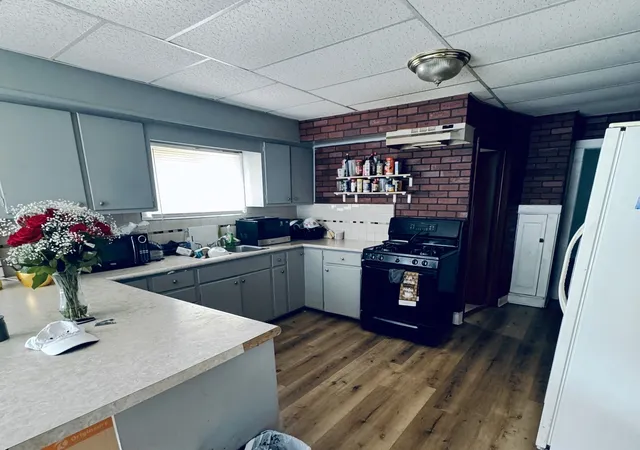 Photo 3 of Single family home for sale at 715 Bluff St, Waukegan, IL 60085 | MLS# 12789648 | Listing updated on 2026-10-21