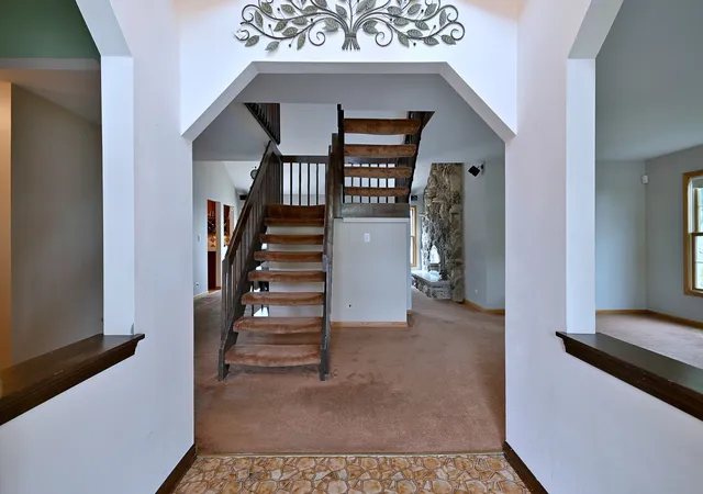 Photo 3 of Single family home for sale at 422 Atlantic Ln, Elk Grove Village, IL 60007 | MLS# 12789649 | Listing updated on 2026-10-22