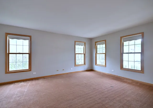 Photo 4 of Single family home for sale at 422 Atlantic Ln, Elk Grove Village, IL 60007 | MLS# 12789649 | Listing updated on 2026-10-22