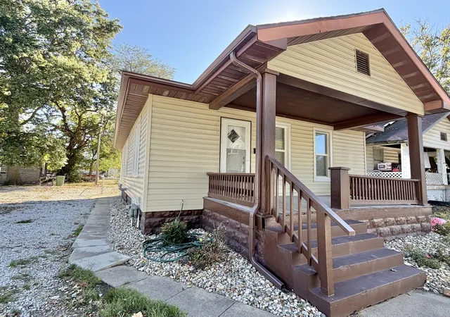 Photo 2 of Single family home for sale at 135 N James Ave, Centralia, IL 62801 | MLS# 12789658 | Listing updated on 2026-10-21