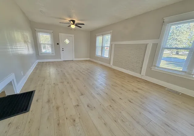 Photo 4 of Single family home for sale at 135 N James Ave, Centralia, IL 62801 | MLS# 12789658 | Listing updated on 2026-10-21