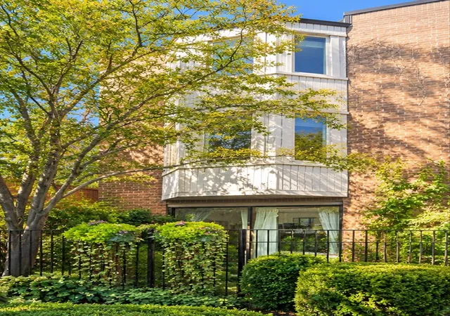 Photo 1 of Townhouse for sale at 1828 N Dayton St, Chicago, IL 60614 | MLS# 12789660 | Listing updated on 2026-10-21