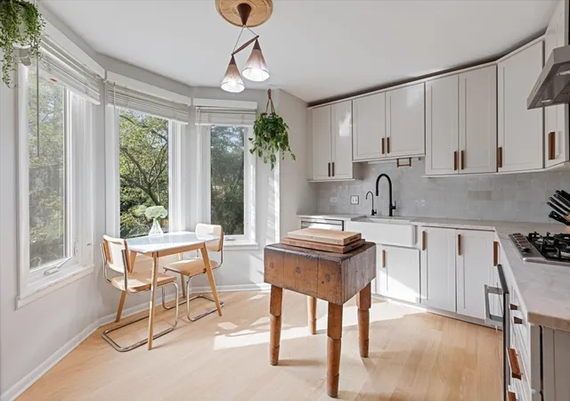 Photo 2 of Townhouse for sale at 1828 N Dayton St, Chicago, IL 60614 | MLS# 12789660 | Listing updated on 2026-10-21